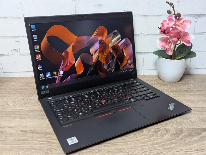 Ультрабук Lenovo ThinkPad T14s Gen 1 / 14" (1920x1080) IPS / Intel Core i5-10210U (4 (8) ядра по 1.6 - 4.2 GHz) / 8 GB DDR4 / 256 GB SSD / Intel UHD Graphics / WebCam б/в - зображення 3