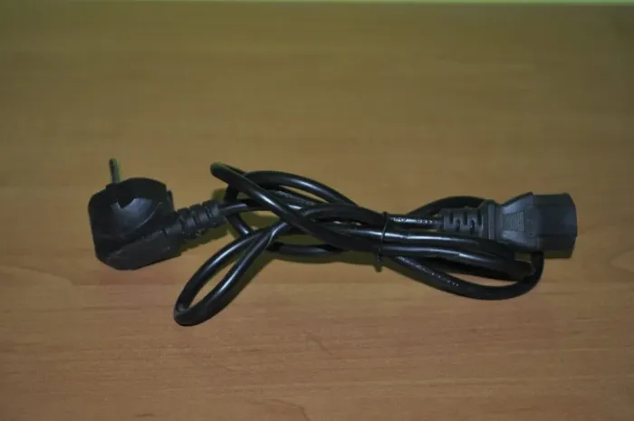 Комп'ютер HP ProDesk 400 G3 SFF / Intel Core i5-6500 (4 ядра по 3.2 - 3.6 GHz) / 16 GB DDR4 / 240 GB SSD / Intel HD Graphics 530 / Windows 11 Pro б/в - зображення 3