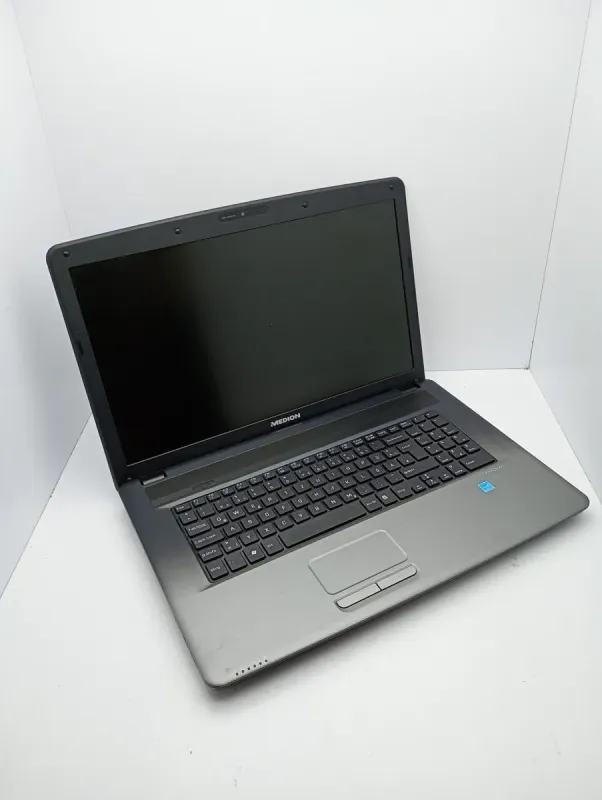 Ноутбук Acer Medion / 17.3" (1600x900) TN / Intel Pentium 2020M (2 ядра по 2.4 GHz) / 6 GB DDR3 / 500 GB HDD / Intel HD Graphics / WebCam б/в - зображення 3