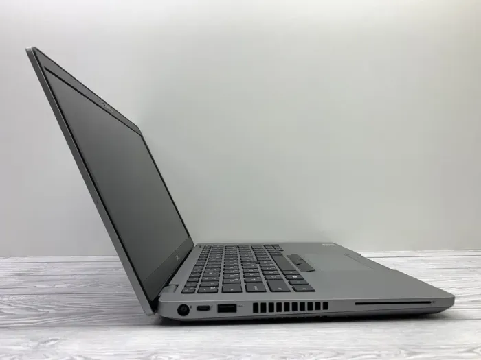 Ультрабук Б-клас Dell Latitude 5411 / 14" (1920x1080) IPS / Intel Core i5-10400H (4 (8) ядра по 2.6 - 4.6 GHz) / 16 GB DDR4 / 240 GB SSD / Intel UHD Graphics / WebCam б/в - зображення 5