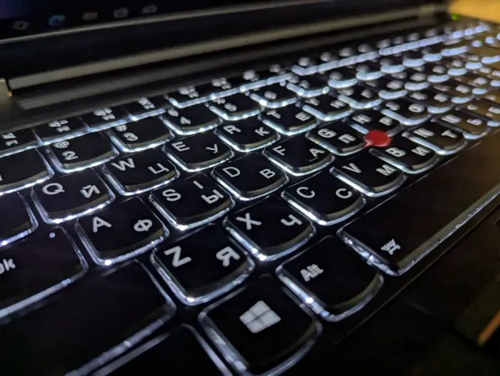 Мобільна робоча станція Lenovo ThinkPad P51 / 15.6" (1920x1080) IPS / Intel Core i7-7700HQ (4 (8) ядра по 2.8 - 3.8 GHz) / 16 GB DDR4 / 480 GB SSD / nVidia Quadro M1200, 4 GB GDDR5, 256-bit / WebCam / Fingerprint / Windows 10 б/в - зображення 6