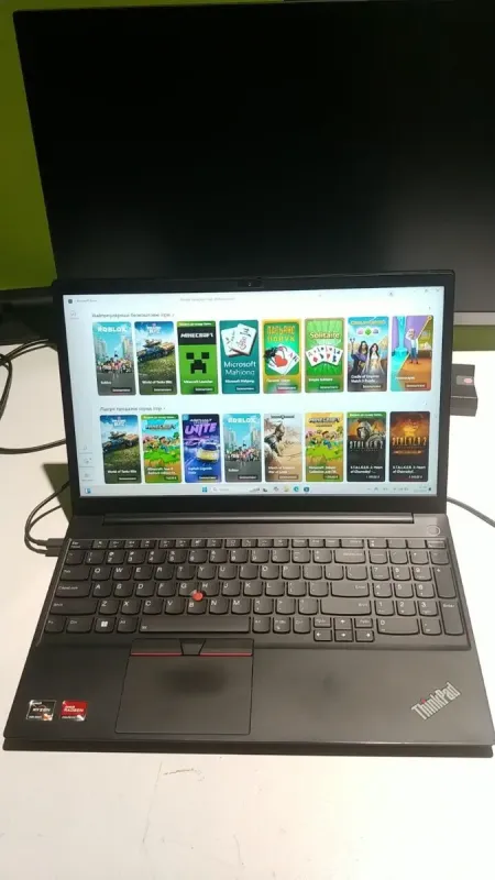 Ультрабук Б-клас Lenovo ThinkPad E15 Gen 4 / 15.6" (1920x1080) IPS / AMD Ryzen 7 5825U (8 (16) ядер по 2.0 - 4.5 GHz) / 16 GB DDR4 / 512 GB SSD / AMD Radeon Graphics / WebCam / Windows 11 / NEW АКБ б/в - зображення 2