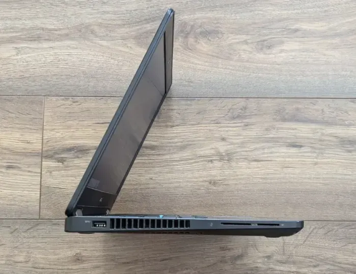 Ноутбук Dell Latitude E5470 / 14" (1366x768) TN / Intel Core i5-6200U (2 (4) ядра по 2.3 - 2.8 GHz) / 8 GB DDR4 / 256 GB SSD / Intel HD Graphics 520 / WebCam б/в - зображення 4