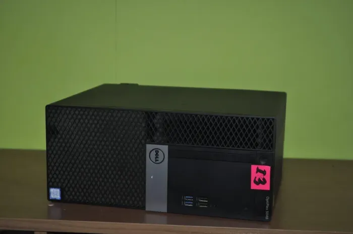 Комп'ютер Dell OptiPlex 5040 Tower / Intel Core i3-6100 (2 (4) ядра по 3.7 GHz) / 8 GB DDR3 / 120 GB SSD + 120 GB SSD / Intel HD Graphics 530 б/в - зображення 2