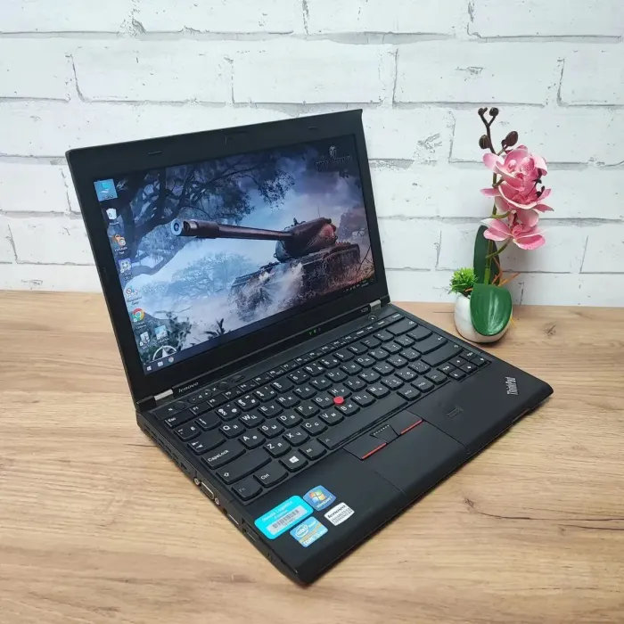 Нетбук Lenovo ThinkPad X220 / 12.5" (1366x768) TN / Intel Core i5-2520M (2 (4) ядра по 2.5 - 3.2 GHz) / 8 GB DDR3 / 128 GB SSD / Intel HD Graphics 3000 / WebCam б/в - зображення 3