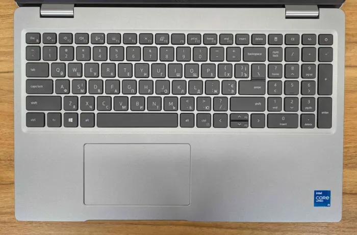 Ультрабук Dell Latitude 5520 / 15.6" (1920x1080) IPS / Intel Core i5-1145G7 (4 (8) ядра по 2.6 - 4.4 GHz) / 16 GB DDR4 / 512 GB SSD / Intel Iris Xe Graphics / WebCam / HDMI / Windows 11 б/в - зображення 5