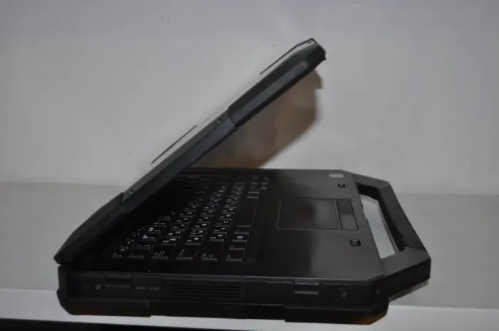 Захищений ноутбук Б-клас Dell Latitude 5414 Rugged / 14" (1366x768) TN / Intel Core i5-6300U (2 (4) ядра по 2.4 - 3.0 GHz) / 8 GB DDR4 / 240 GB SSD / Intel HD Graphics 520 / WebCam / Windows 11 Pro б/в - зображення 6