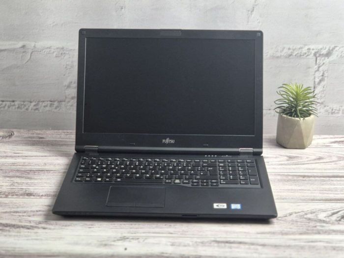 Ультрабук Fujitsu Lifebook E559 / 15.6" (1920x1080) IPS / Intel Core i5-8265U (4 (8) ядра по 1.6 - 3.9 GHz) / 8 GB DDR4 / 256 GB SSD / Intel UHD Graphics 620 / WebCam б/в - зображення 2