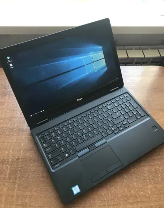 Ігровий ноутбук Dell Latitude 5580 / 15.6" (1920x1080) IPS / Intel Core i7-7820HQ (4 (8) ядра по 2.9 - 3.9 GHz) / 8 GB DDR4 / 256 GB SSD / nVidia GeForce 940MX, 2 GB GDDR5, 64-bit / WebCam б/в - зображення 2