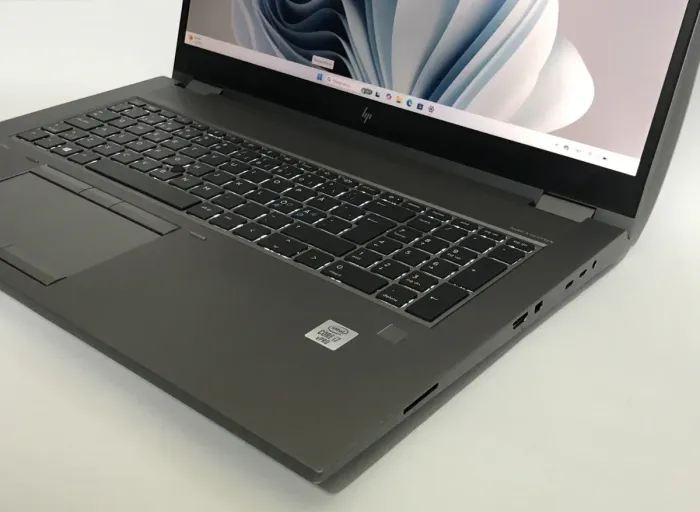 Мобільна робоча станція Б-класу HP ZBook Fury 17 G7 / 17,3" (1920x1080) IPS / Intel Core i7-10850H (6 (12) ядер по 2,7 - 5,1 ГГц) / 32 ГБ DDR4 / 512 ГБ SSD NVMe / nVidia Quadro RTX 3000, 6 ГБ GDDR6, 192-біт / WebCam / Win 11 Pro б/в - зображення 9