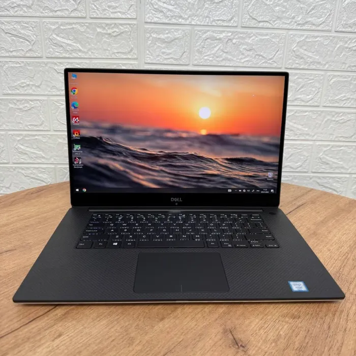 Мобільна робоча станція Dell Precision 5530 / 15.6" (3840x2160) IPS Touch / Intel Xeon E-2176M (6 (12) ядер по 2.7 - 4.4 GHz) / 16 GB DDR4 / 256 GB SSD / nVidia Quadro P1000, 4 GB GDDR5, 128-bit / WebCam б/в - зображення 2