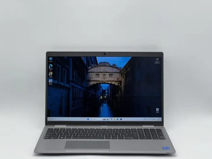 Ультрабук Dell Latitude 5530 / 15.6" (1920x1080) IPS / Intel Core i5-1245U (10 (12) ядер по 3.3 - 4.4 GHz) / 16 GB DDR4 / 240 GB SSD / Intel Iris Xe Graphics / WebCam б/в - зображення 2