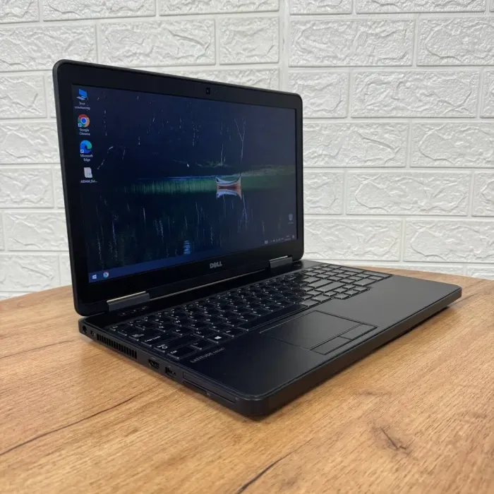 Ноутбук Б-клас Dell Latitude E5540 / 15.6" (1366x768) TN / Intel Core i5-4200U (2 (4) ядра по 1.6 - 2.6 GHz) / 8 GB DDR3 / 256 GB SSD / Intel HD Graphics 4400 / WebCam / DVD-ROM б/в - зображення 4
