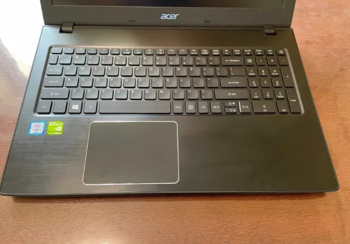 Ноутбук Acer Aspire E5-575G / 15.6" (1920x1080) IPS / Intel Core i5-7200U (2 (4) ядра по 2.5 - 3.1 GHz) / 8 GB DDR4 / 256 GB SSD / Intel HD Graphics 620 / WebCam б/в - зображення 4