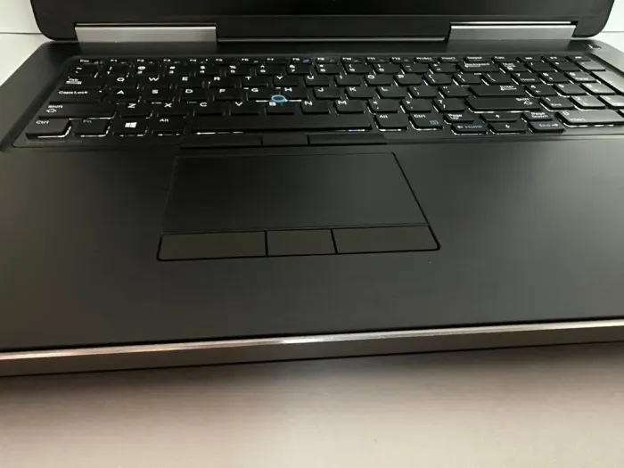 Мобільна робоча станція Dell Precision 7720 / 17.3" (1920x1080) IPS / Intel Core i7-7920HQ (4 (8) ядра по 3.1 - 4.1 GHz) / 16 GB DDR4 / 256 GB SSD + 500 GB HDD / nVidia Quadro P3000, 6 GB GDDR5, 192-bit / WebCam б/в - зображення 3