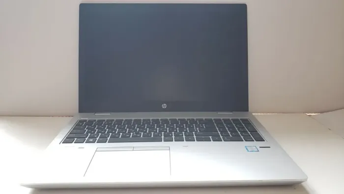 Ноутбук HP ProBook 650 G4 / 15.6" (1920x1080) IPS / Intel Core i5-8350U (4 (8) ядра по 1.7 - 3.6 GHz) / 8 GB DDR4 / 128 GB SSD + 500 GB HDD / Intel HD Graphics 620 / WebCam б/в - зображення 2