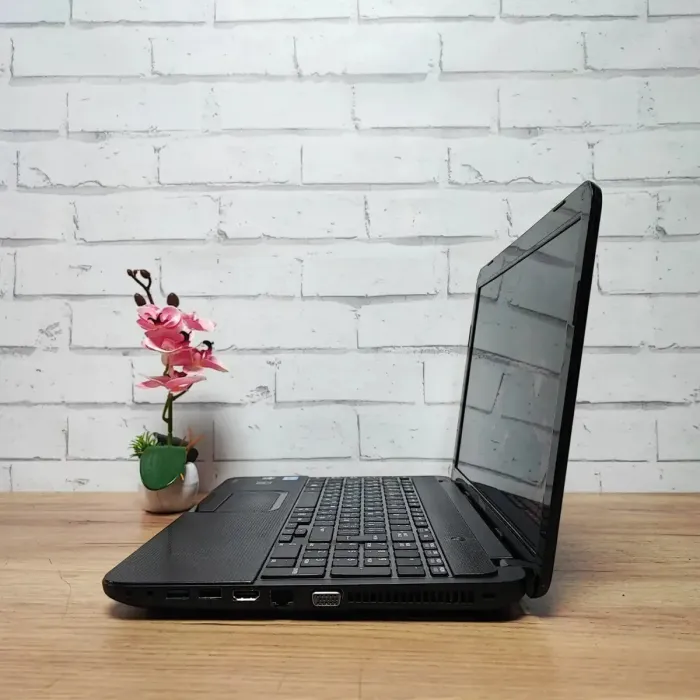 Ноутбук Toshiba Satellite C855-255 / 15.6" (1366x768) TN / Intel Core i5-3230M (2 (4) ядра по 2.6 - 3.2 GHz) / 8 GB DDR3 / 128 GB SSD / AMD Radeon HD 7610M, 1 GB GDDR3, 128-bit / WebCam / DVD-ROM б/в - зображення 6