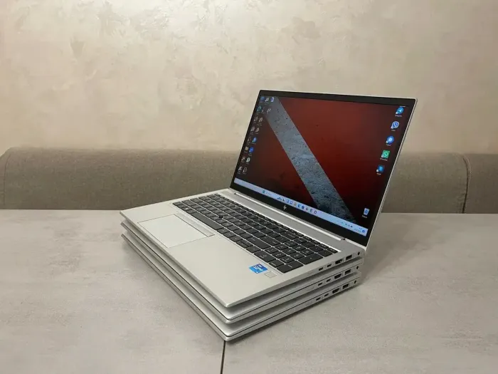 Ультрабук HP EliteBook 850 G8 / 15.6" (1920x1080) IPS / Intel Core i5-1145G7 (4 (8) ядра по 2.6 - 4.4 GHz) / 16 GB DDR4 / 256 GB SSD / Intel Iris Xe Graphics / WebCam / HDMI б/в - зображення 4
