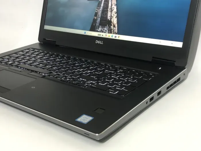 Мобільна робоча станція Б-класу Dell Precision 7730 / 17,3" (1920x1080) IPS / Intel Core i7-8750H (6 (12) ядер по 2,2 - 4,1 ГГц) / 32 ГБ DDR4 / 512 ГБ SSD NVMe / nVidia Quadro P3200, 6 ГБ GDDR5, 192-біт / Win 11 Pro б/в - зображення 8