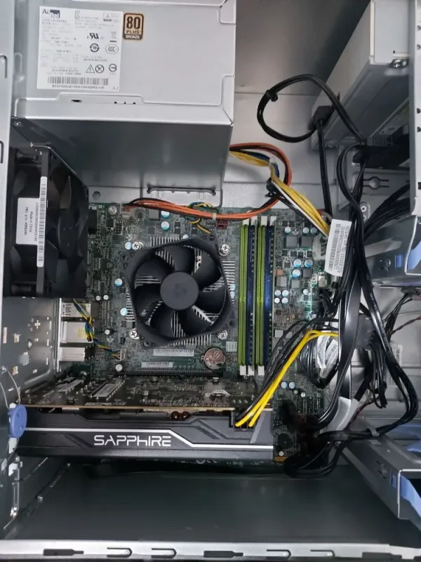 Комп'ютер Lenovo ThinkCentre M800 Tower / Intel Core i5-6500 (4 ядра по 3.2 - 3.6 GHz) / 16 GB DDR4 / 512 GB SSD / AMD Radeon RX 570, 4 GB GDDR5, 256-bit / 350W / DVD-ROM б/в - зображення 4