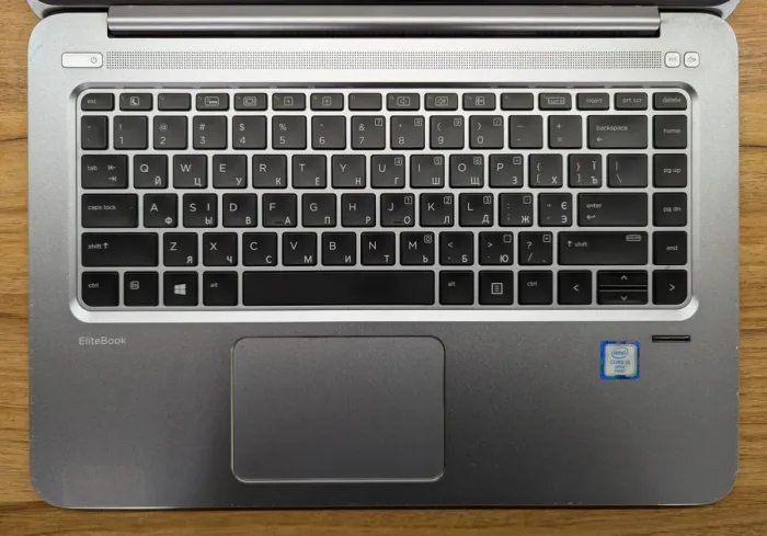 Ультрабук HP EliteBook Folio 1040 G3 / 14" (1920x1080) IPS / Intel Core i5-6300U (2 (4) ядра по 2.4 - 3.0 GHz) / 8 GB DDR4 / 256 GB SSD / Intel HD Graphics 520 / WebCam / TouchID / Windows 10 б/в - зображення 3