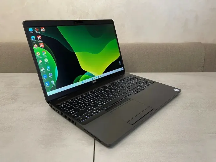 Ультрабук Б-клас Dell Latitude 5500 / 15.6" IPS / Core i5-8265U (4(8) ядра по 1.6-3.9GHz) / 16GB DDR4 / 256GB SSD M.2 / UHD Graphics 620 / WebCam / USB 3.1 / HDMI б/в - зображення 3