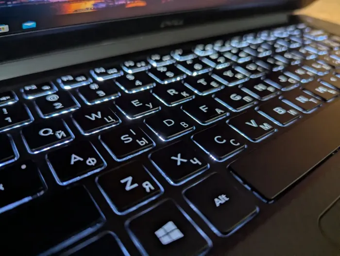 Мобільна робоча станція Dell Precision 5540 / 15.6" (1920x1080) IPS / Intel Core i7-9850H (6 (12) ядер по 2.6 - 4.6 GHz) / 16 GB DDR4 / 512 GB SSD / nVidia Quadro T1000, 4 GB GDDR5, 128-bit / WebCam / Windows 10 б/в - зображення 6