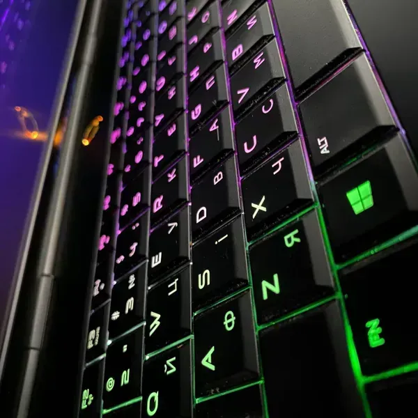 Ігровий ноутбук Dell Alienware 17 R3 / 17.3" (1920x1080) IPS / Intel Core i7-6820HK (4 (8) ядра по 2.7 - 3.6 GHz) / 16 GB DDR4 / 512 GB SSD / nVidia GeForce GTX 980M, 4 GB GDDR5, 256-bit / WebCam / HDMI б/в - зображення 6