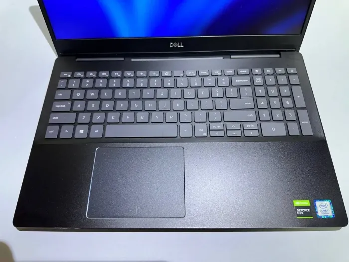 Ігровий ультрабук Dell Vostro 7590 / 15.6" (1920x1080) IPS / Intel Core i7-9750H (6 (12) ядер по 2.6 - 4.5 GHz) / 16 GB DDR4 / 512 GB SSD / nVidia GeForce GTX 1650, 4 GB GDDR6, 128-bit / WebCam б/в - зображення 3