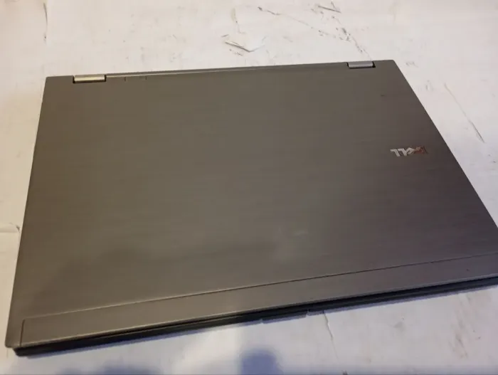 Ноутбук Б-клас Dell Latitude E6410 / 14" (1440x900) TN / Intel Core i5-520M (2 (4) ядра по 2.4 - 2.93 GHz) / 6 GB DDR3 / 320 GB HDD / Intel HD Graphics / WebCam / DVD-RW / АКБ не тримає б/в - зображення 6