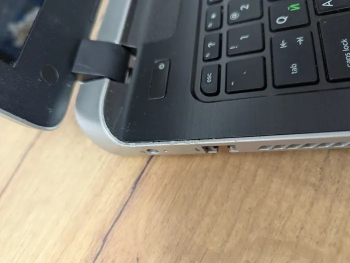 Ноутбук Б-клас HP Pavilion 15 / 15.6" (1366x768) TN / AMD A8-6410 (4 ядра по 2.0 - 2.4 GHz) / 8 GB DDR3 / 360 GB SSD / AMD Radeon R5 Graphics / WebCam / DVD-ROM б/в - зображення 3