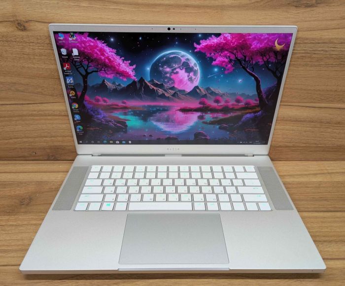 Ігровий ноутбук Razer Blade 15 RZ09 / 15,6" (1920x1080) IPS / Intel Core i7-9750H (6 (12) ядер по 2,6 - 4,5 ГГц) / 16 ГБ DDR4 / 512 ГБ SSD / nVidia GeForce RTX 2070, 8 ГБ GDDR6, 256-біт / Веб-камера / Windows 10 б/в - зображення 2