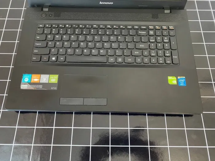 Ноутбук Б-клас Lenovo G710 / 17.3" (1600x900) TN / Intel Core i7-4702MQ (4 (8) ядра 2.2 - 3.2 GHz) / 8 GB DDR3 / 256 GB SSD / nVidia GeForce GT 720M, 2 GB DDR3, 64-bit / WebCam / DVD-RW / HDMI б/в - зображення 4