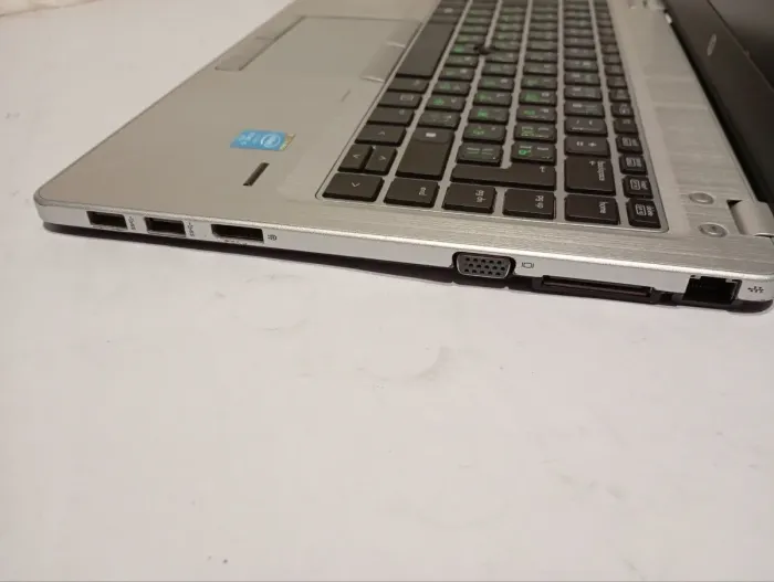 Ультрабук Б-клас HP EliteBook Folio 9480m / 14" (1366x768) TN / Intel Core i5-4310U (2 (4) ядра по 2.0 - 3.0 GHz) / 8 GB DDR3 / 180 GB SSD / Intel HD Graphics 4400 / WebCam б/в - зображення 4