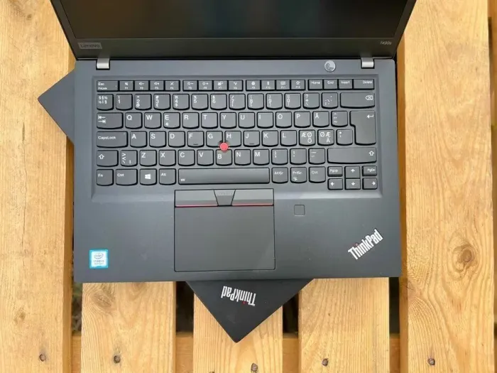 Ультрабук Lenovo ThinkPad T490s / 14" (1920x1080) IPS / Intel Core i5-8265U (4 (8) ядра по 1.6 - 3.9 GHz) / 16 GB DDR4 / 256 GB SSD / Intel UHD Graphics / WebCam б/в - зображення 3