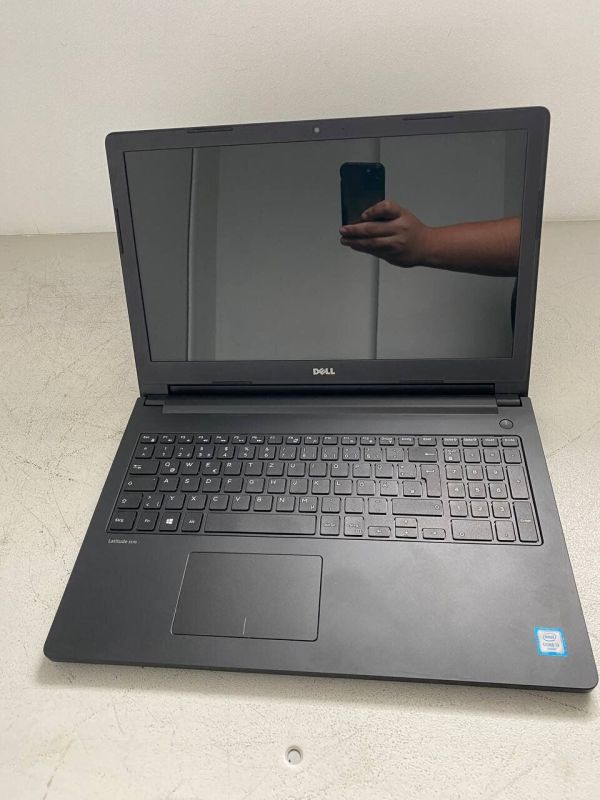 Ноутбук Б-клас Dell Latitude 3570 / 15.6" (1366x768) TN / Intel Core i3-6100U (2 (4) ядра по 2.3 GHz) / 8 GB DDR3 / 256 GB SSD / Intel HD Graphics 520 / WebCam б/в - зображення 2