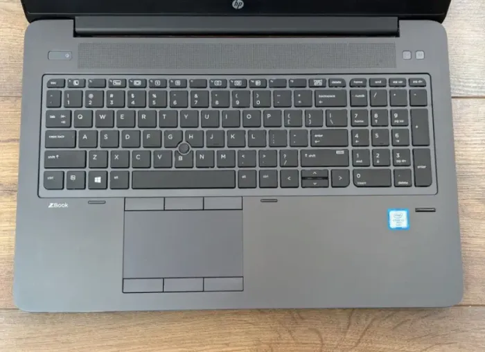 Мобільна робоча станція HP zBook Studio G3 / 15.6" (1920x1080) TN / Intel Core i7-6820HQ (4 (8) ядра по 2.7 - 3.6 GHz) / 16 GB DDR4 / 512 GB SSD / nVidia Quadro M1000M, 4 GB GDDR5, 128-bit / WebCam б/в - зображення 3