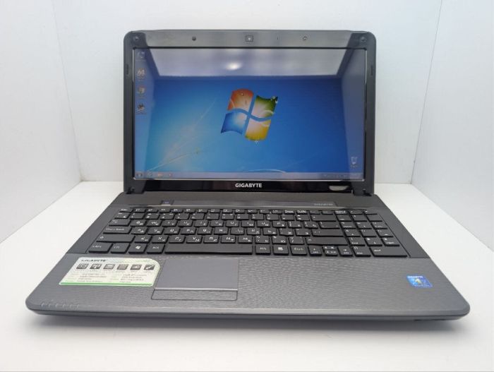 Ноутбук Gigabyte Q2532 / 15.6" (1366x768) TN / Intel Core i3-2348M (2 (4) ядра по 2.3 GHz) / 6 GB DDR3 / 320 GB HDD / Intel HD Graphics 3000 / WebCam / DVD-ROM б/в - зображення 2