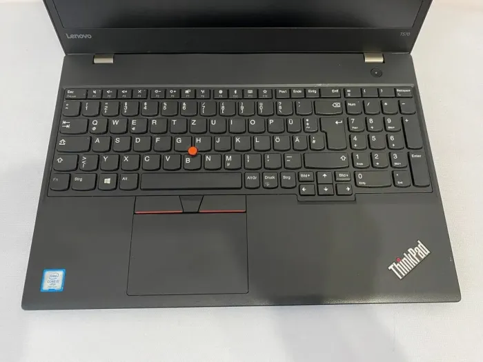 Ультрабук Б-клас Lenovo ThinkPad T570 / 15.6" (1920x1080) IPS / Intel Core i5-7300U (2 (4) ядра по 2.6 - 3.5 GHz) / 8 GB DDR4 / 240 GB SSD / Intel HD Graphics 620 / WebCam б/в - зображення 5
