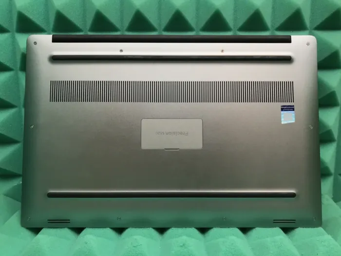 Ноутбук Б-клас Dell Precision 5520 / 15.6" IPS / Core i5-7440HQ (4 ядра по 2.8-3.8GHz) / 16GB DDR4 / 256GB SSD M.2 / HD Graphics 630 / WebCam / HDMI / Win 10 б/в - зображення 6