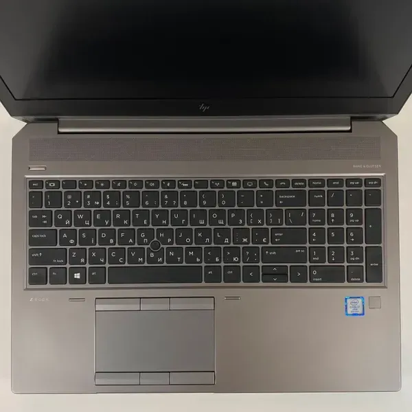Мобільна робоча станція Б-клас HP ZBook 15 G5 / 15.6" (1920x1080) IPS / Intel Core i7-8850H (6 (12) ядер по 2.6 - 4.3 GHz) / 16 GB DDR4 / 512 GB SSD / nVidia Quadro P1000, 4 GB GDDR5, 256-bit / WebCam / TouchID б/в - зображення 4