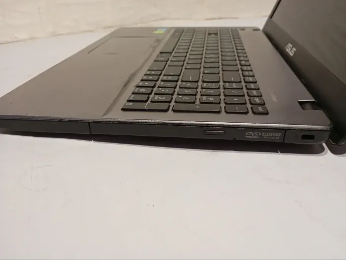 Ноутбук Б-клас Asus X550C / 15.6" (1366x768) TN / Intel Core i3-3217U (2 (4) ядра по 1.8 GHz) / 6 GB DDR3 / 750 GB HDD / nVidia GeForce GT 720M, 2 GB GDDR3, 64-bit / WebCam / DVD-ROM / АКБ не тримає б/в - зображення 5