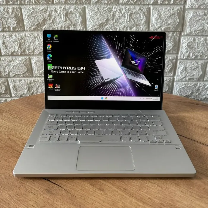 Ігровий ноутбук Asus ROG Zephyrus G14 GA401QM / 14" (1920x1080) IPS / AMD Ryzen 7 5800HS (8 (16) ядер по 2.8 - 4.4 GHz) / 16 GB DDR4 / 512 GB SSD / nVidia GeForce RTX 3060, 6 GB GDDR6, 192-bit б/в - зображення 2