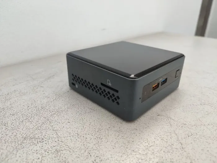 Неттоп Intel NUC (NUC7JY) USFF / Intel Celeron J4025 (2 ядра по 2.0 - 2.9 GHz) / 4 GB DDR4 / 128 GB SSD / Intel UHD Graphics 600 / Wi-Fi / Bluetooth б/в - зображення 3