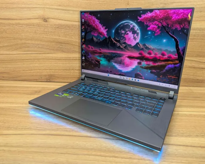 Ігровий ноутбук Asus ROG Strix G16 G614YIR / 16" (1920x1080) IPS / Intel Core i9-14900HX (24 (32) ядра по 1,6 - 5,8 ГГц) / 32 ГБ DDR5 / 1000 ГБ SSD / nVidia GeForce RTX 4070, 8 ГБ GDDR6, 128-bit / WebCam / Windows 11 б/в - зображення 5