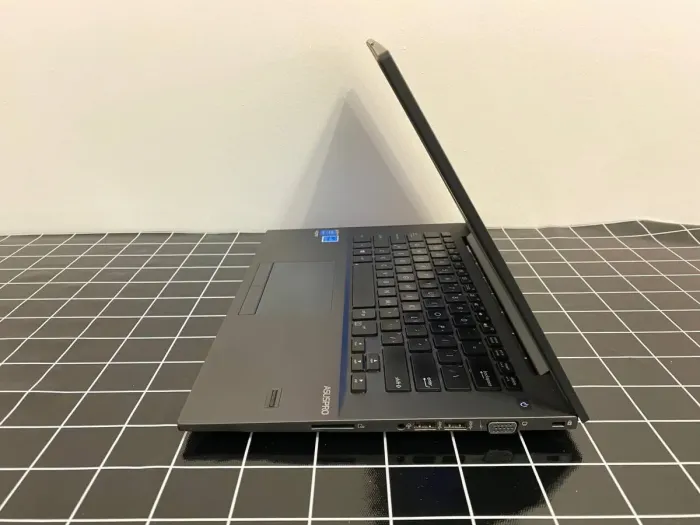 Ультрабук Б-клас Asus ASUSPRO Advanced BU401LA / 14" (1366x768) TN / Intel Core i5-4210U (2 (4) ядра по 1.7 - 2.7 GHz) / 4 GB DDR3 / 256 GB SSD / Intel HD Graphics 4400 / WebCam / HDMI б/в - зображення 7