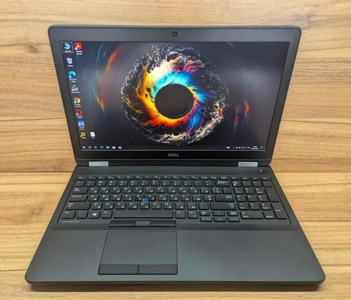 Ноутбук Dell Latitude E5570 / 15.6" (1920x1080) IPS / Intel Core i7-6820HQ (4 (8) ядра по 2.7 - 3.6 GHz) / 16 GB DDR4 / 512 GB SSD / AMD Radeon R7 M370, 2 GB GDDR5, 128-bit / WebCam / Windows 10 б/в - зображення 2