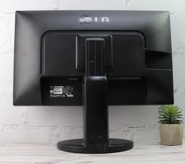 Монітор LG 23MB35PY-B / 23" (1920x1080) IPS / 1x DP, 1x DVI, 1x VGA, 3x USB 2.0, 1x Audio / 2x 1W / VESA 75x75 б/в - зображення 3