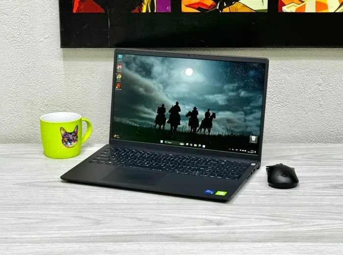 Ультрабук Б-клас Dell Vostro 3520 / 15.6" (1920x1080) IPS / Intel Core i5-1235U (10 (12) ядер по 3.3 - 4.4 GHz) / 16 GB DDR4 / 512 GB SSD M.2 / Intel Iris Xe Graphics / WebCam / Win 11 Pro б/в - зображення 4