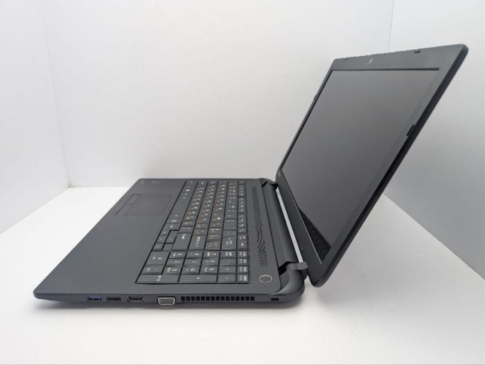 Ноутбук Toshiba Satellite C55D-B / 15.6" (1366x768) TN / AMD A6-6310 (4 ядра по 1.8 - 2.4 GHz) / 8 GB DDR3 / 120 GB SSD / AMD Radeon R4 Graphics / WebCam б/в - зображення 5